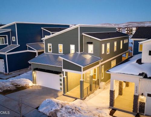 Park City House | Apres Retreat 5br 3.5ba hot tub sleeps 14 BBQ