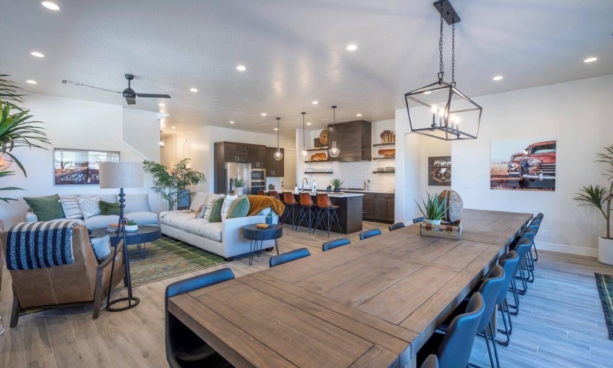 Santa Clara House | Arcadia 56 | Arcade * Sleeps 26 * Games * Patio BBQ