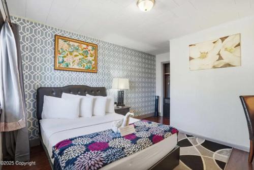 Sundance House | Arrowhead Motel Single Room at Sundance