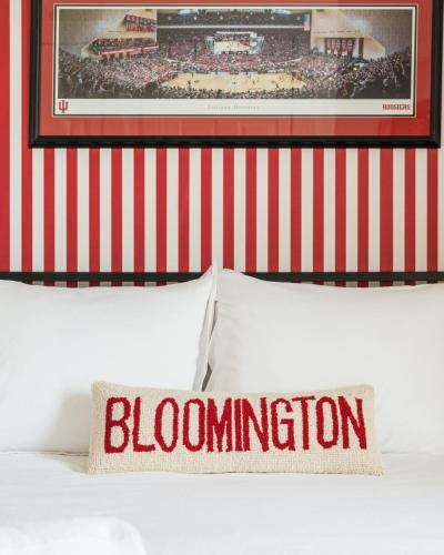 Bloomington House | Assembly Hall Hideaway - Walk to Stadiums!