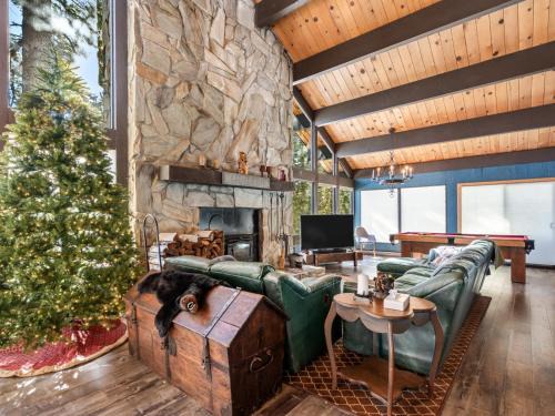Bear Valley House | Awesome Home Above the Lake - Dogs Welcome VH315