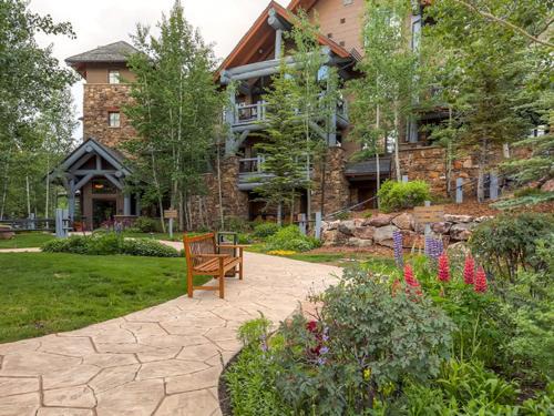 Avon Resort | Bachelor Gulch Village by Vail Resorts