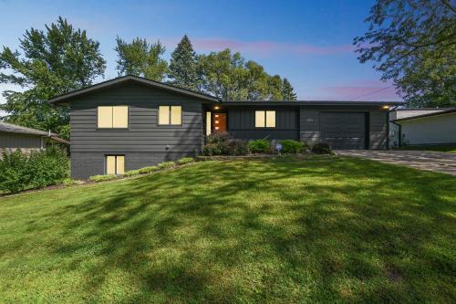 University Heights House | Backyard On Melrose - Walk To Kinnick & Hospital