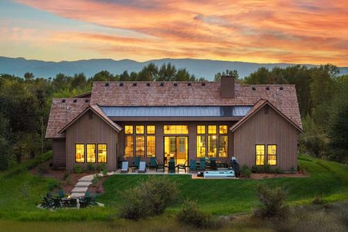 Driggs House | Basecamp Stays - Lux Teton Lodge Privacy & Hot Tub