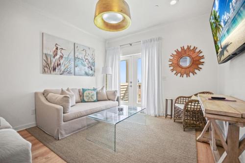 Pass Christian Apartment | Beach Access Condo-Walk to Downtown-Pets Welcome w/Fee