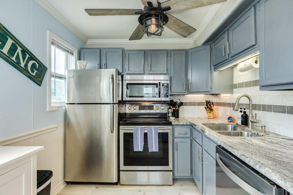 Surfside Beach House | Beachfront Property - Private Walkover to Sand
