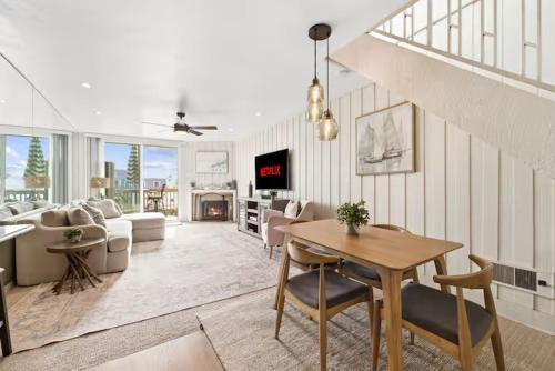 Townsite House | Beachfront Resort-sunset views deck & luxe king