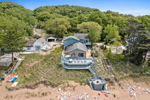 Ferrysburg House | Beachside Getaway private Lake Michigan Beach Frontage