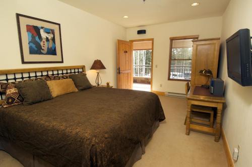 Mountain Village Hotel | Bear Creek Lodge 109B Hotel Room
