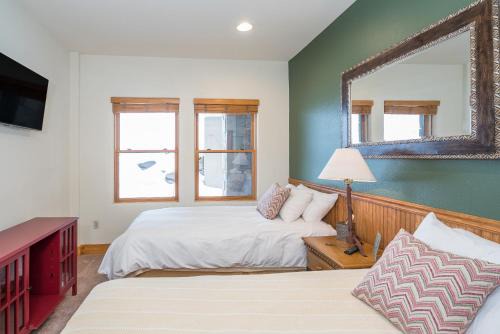 Mountain Village Hotel | Bear Creek Lodge 203C Hotel Room