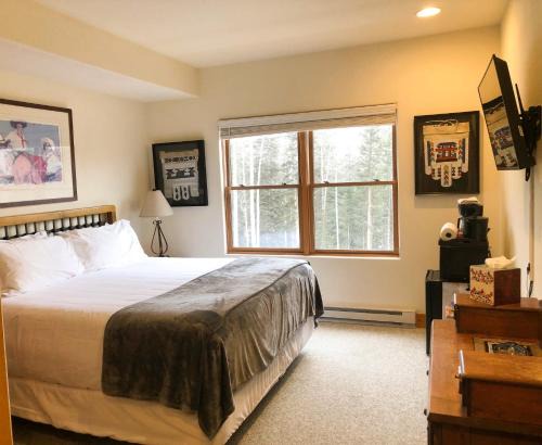 Mountain Village Hotel | Bear Creek Lodge 209B Hotel Room