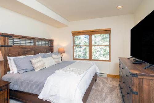 Mountain Village Hotel | Bear Creek Lodge 303C Hotel Room