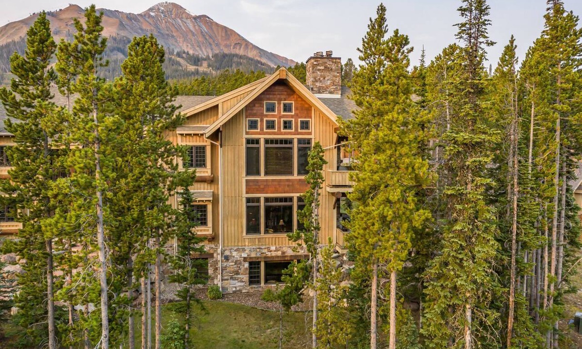 Big Sky Condo | Bear Paw Den | Luxury Retreat w/Hot Tub & Epic Views