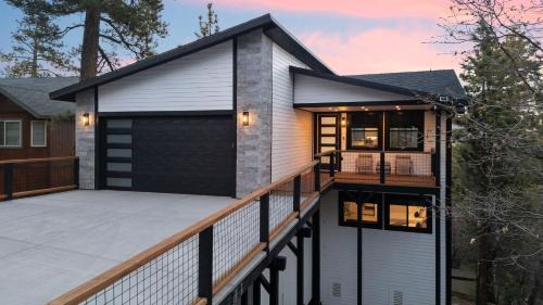 Upper Moonridge House | Bears Retreat by AvantStay