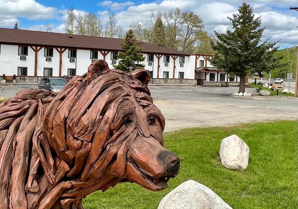 Red Lodge Hotel | Beartooth Hideaway Inn & Cabins