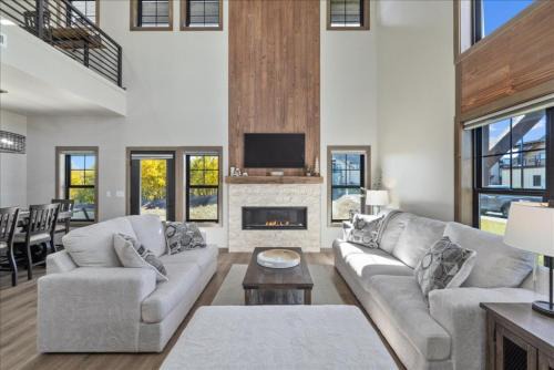 Red Lodge House | Beartooth Mountain Lodge - Private hot tub - $50 dollar with 3 night stay