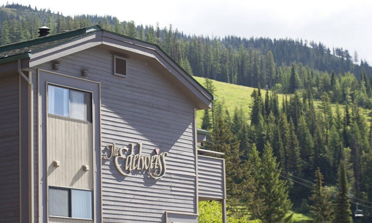Whitefish Apartment | Beautiful 1 bedroom unit at resort, sleeps 6