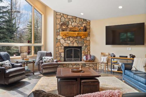Sunbeam Estates House | Beautiful 7BR Home Walk Everywhere