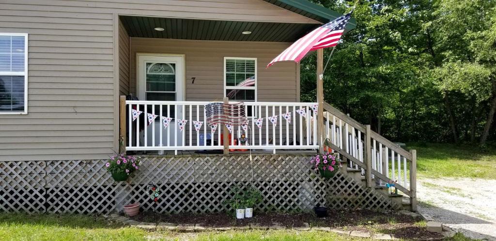 Moscow House | Beautiful Cabin near the Cedar River for a Perfect Family Vacation in Letts, Iowa