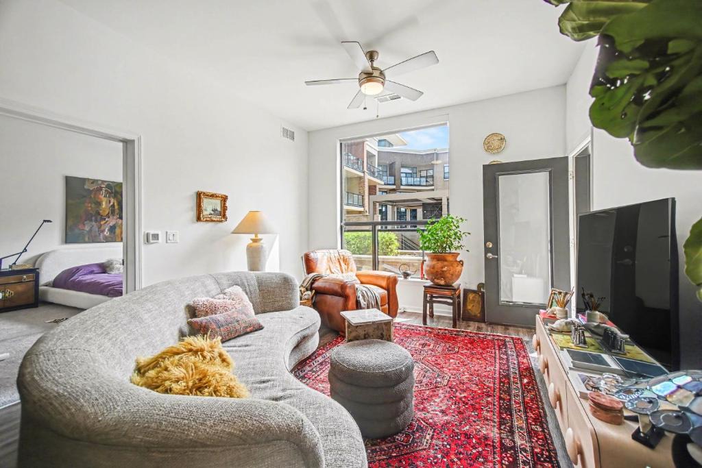 Overland Park Apartment | Beautiful Luxury Condo in the Heart of Overland Park