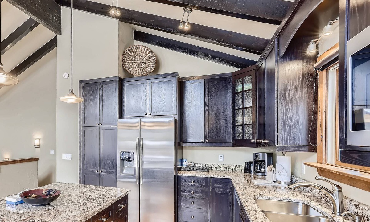 Frisco House | Beautiful Mountain Views, Private Hot Tub on Large Deck, Great for Families and Apres Ski!