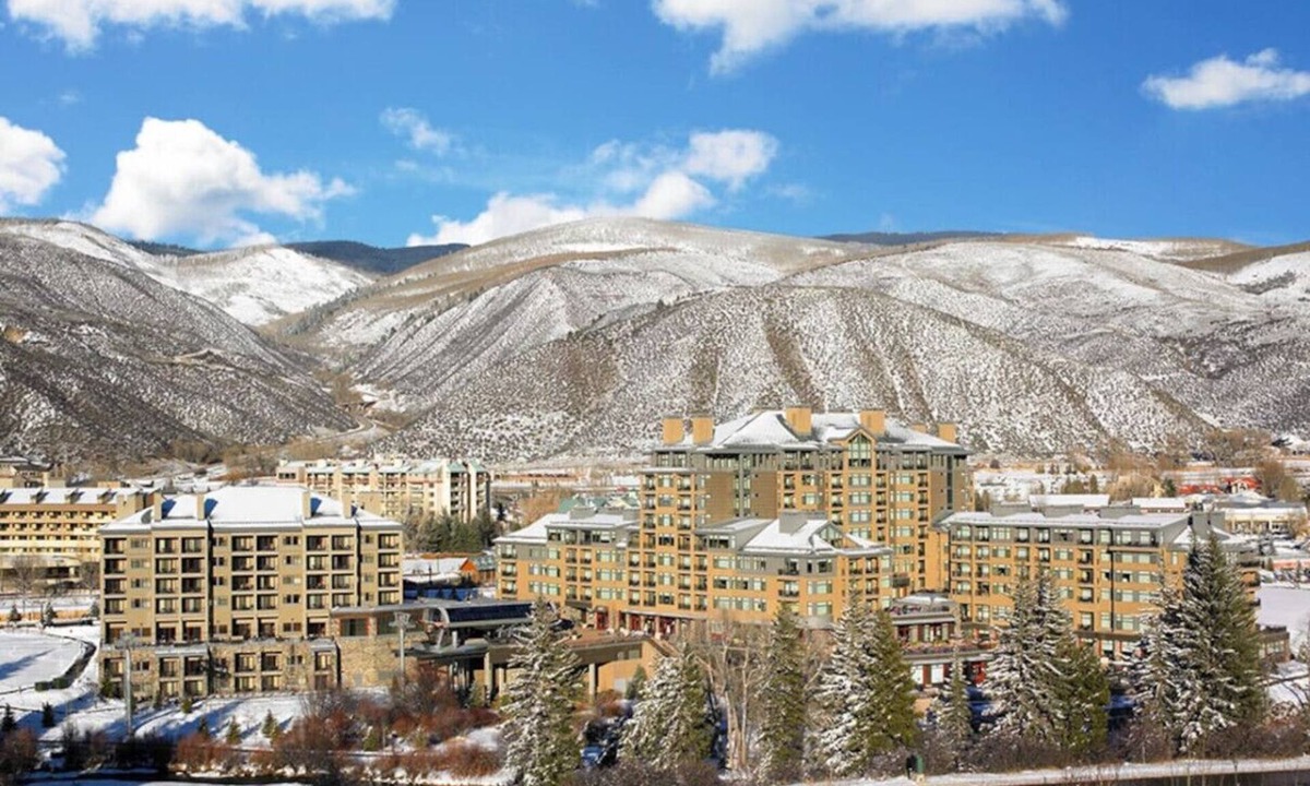 Avon Condo | Beautiful resort setting at this 2BD condo with amenities: onsite dining, spa, etc