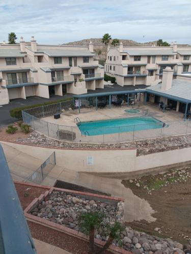 Bullhead City Apartment | Beautiful Riverview Condo with Boatlaunch