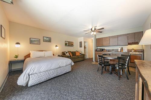 Truckee Apartment | Beautiful Studio W/Kitchenette #134 at Donner Lake Village