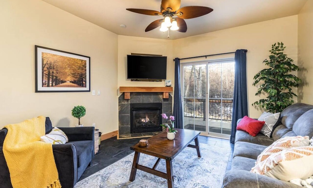 Bear Hollow Village Condo | Beautifully Updated PC condo w Pool, Hot Tub, Gym!