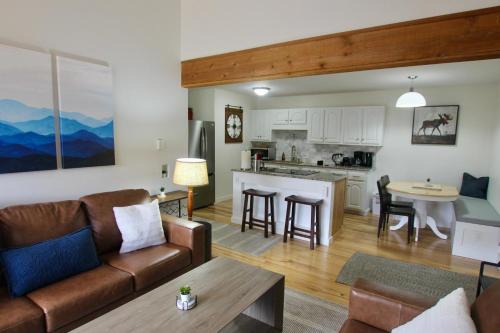 Avon Apartment | Beaver Creek, Avon condo, walk to ski shuttle - on the Eagle River