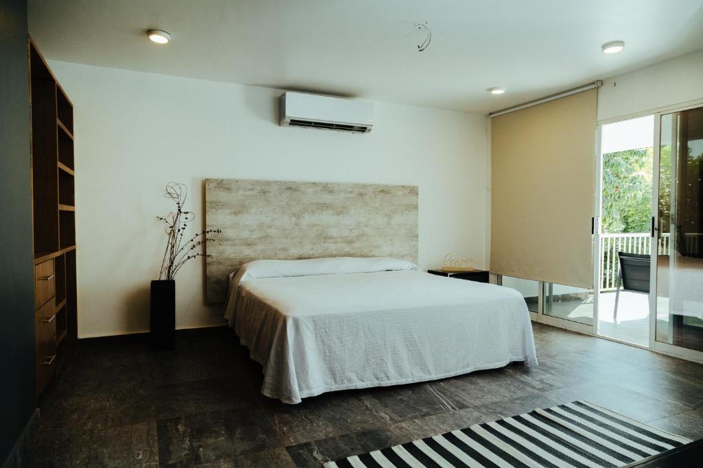 Tequesquitengo Hotel | Bendito Teques