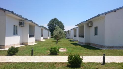 Bregvija Resort | Beni Bungalows