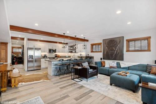 Whitefish House | Best Location! Walkable30 Min to GNP5 Min Lake