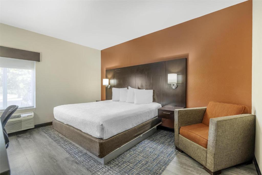 Lee's Summit Hotel | Best Western Plus Lee's Summit Hotel & Suites