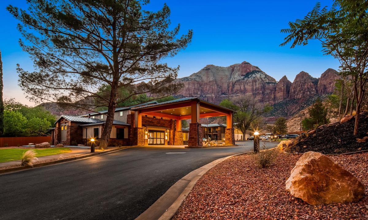 Zion National Park South Entrance Hotel | Best Western Plus Zion Canyon Inn & Suites