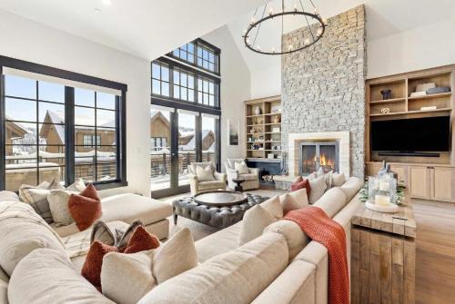 Big Sky House | Big Sky Haven Hot Tub plus Fireplace plus Views