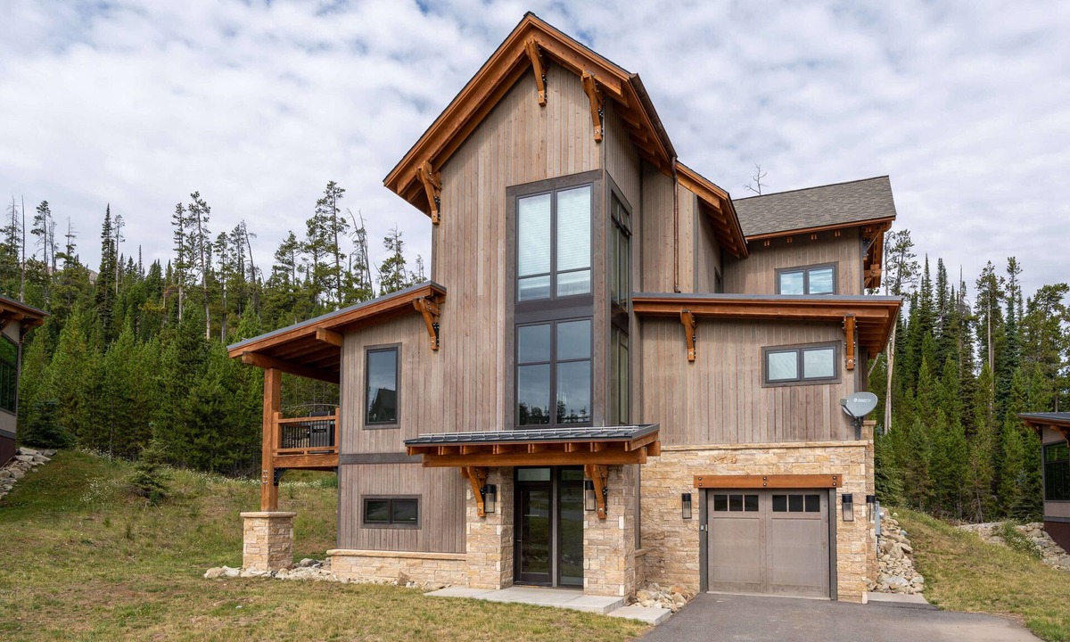 Powder Ridge Ski Chalet | Big Sky Vacation Rentals: Homestead 10 Claim Jumper