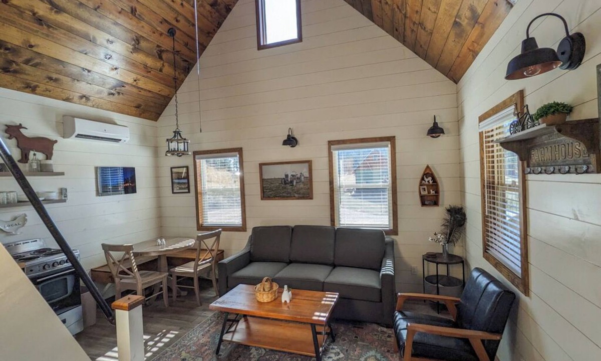 Custer Cabin | Black Hills Farmhouse, Cabin #3