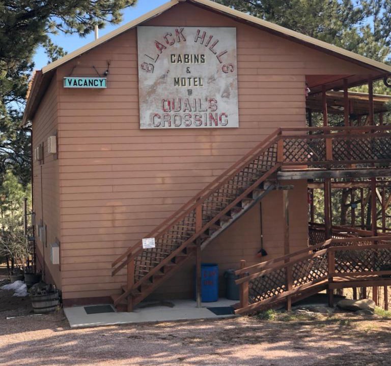 Hill City Hotel | Black Hills Motel at Quail's Crossing