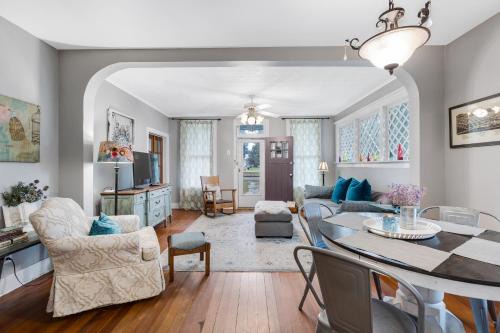 Salida House | Bluebird Cottage, 1897 Home on Salida's AlpinePark