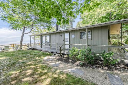 Fennville House | Bluffs Cove