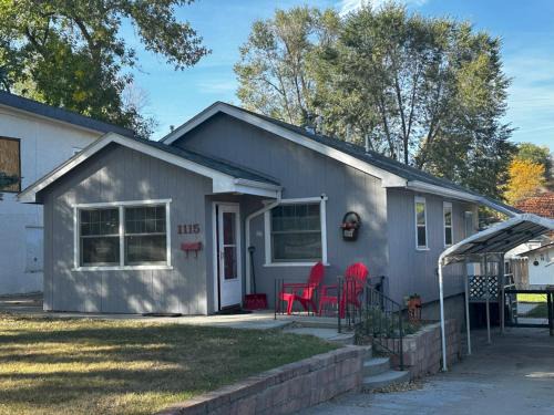 Central - Terry House | Bo & Barb’s Cozy 2BR Home w/Backyard
