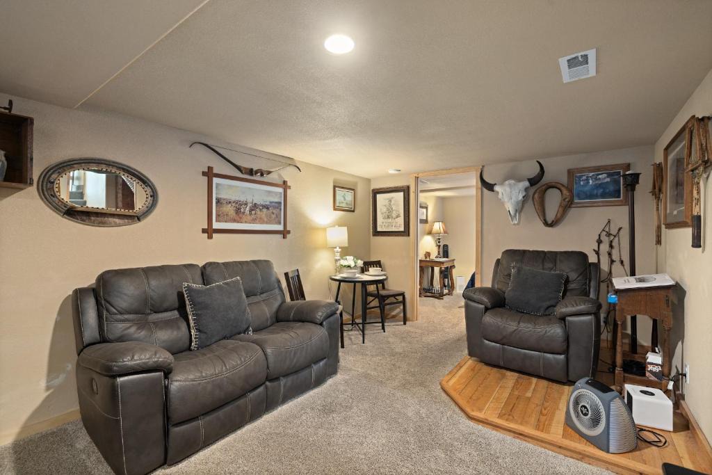 Central - Terry Apartment | Bo's Old West Den with Off Street Parking