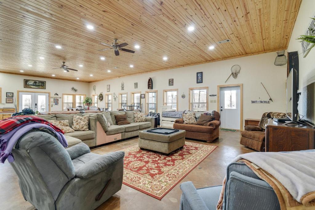 Negreet House | Boat Launch On-Site: Lakefront Toledo Bend Getaway