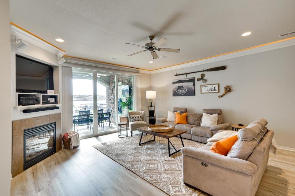 Osage Beach House | Boat Slip + Pool Access: Osage Beach Retreat