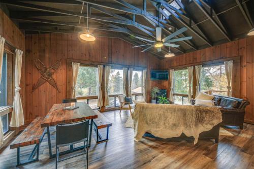 Bonners Ferry House | Bonners Ferry Cabin w/Wraparound Deck & Views!