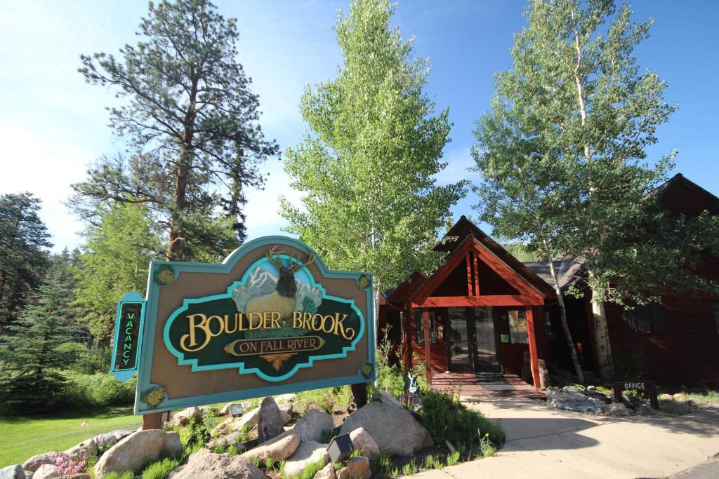 Estes Park Hotel | Boulder Brook on Fall River