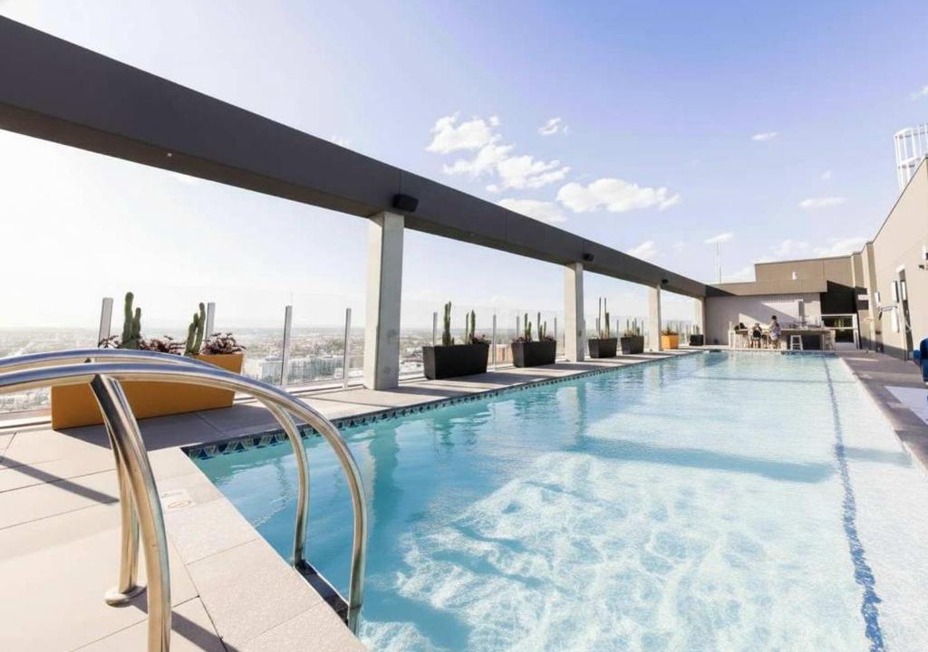 Downtown Phoenix Apartment | Boulevard Stays Downtown Highrise STU Sky Pool Parking Gym 07