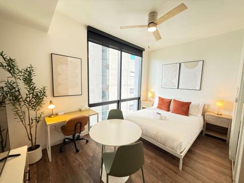 Evans Churchill Apartment | Boulevard Stays Modern Highrise STU Sky Pool Parking Gym 11
