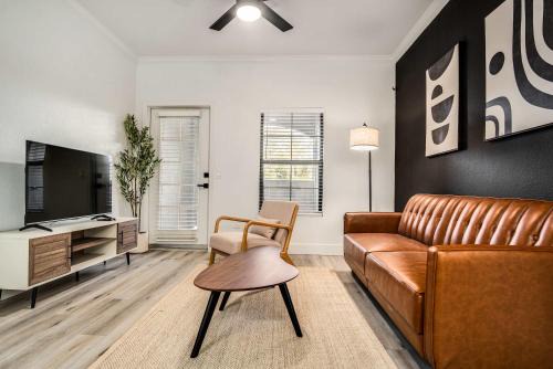 Chandler Apartment | Boulevard Stays Quiet Modern 1BR Pickleball Pool Parking Gym 07